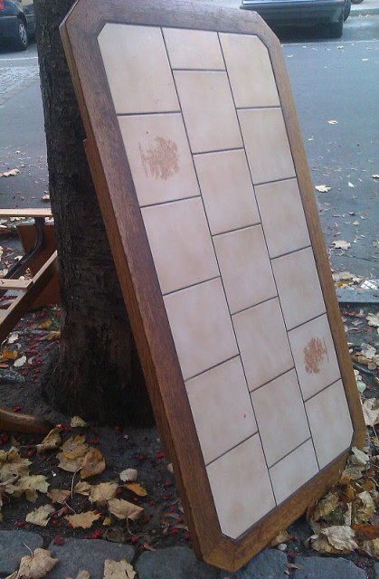 ausgesetzter Fliesentisch (Okt 2011)