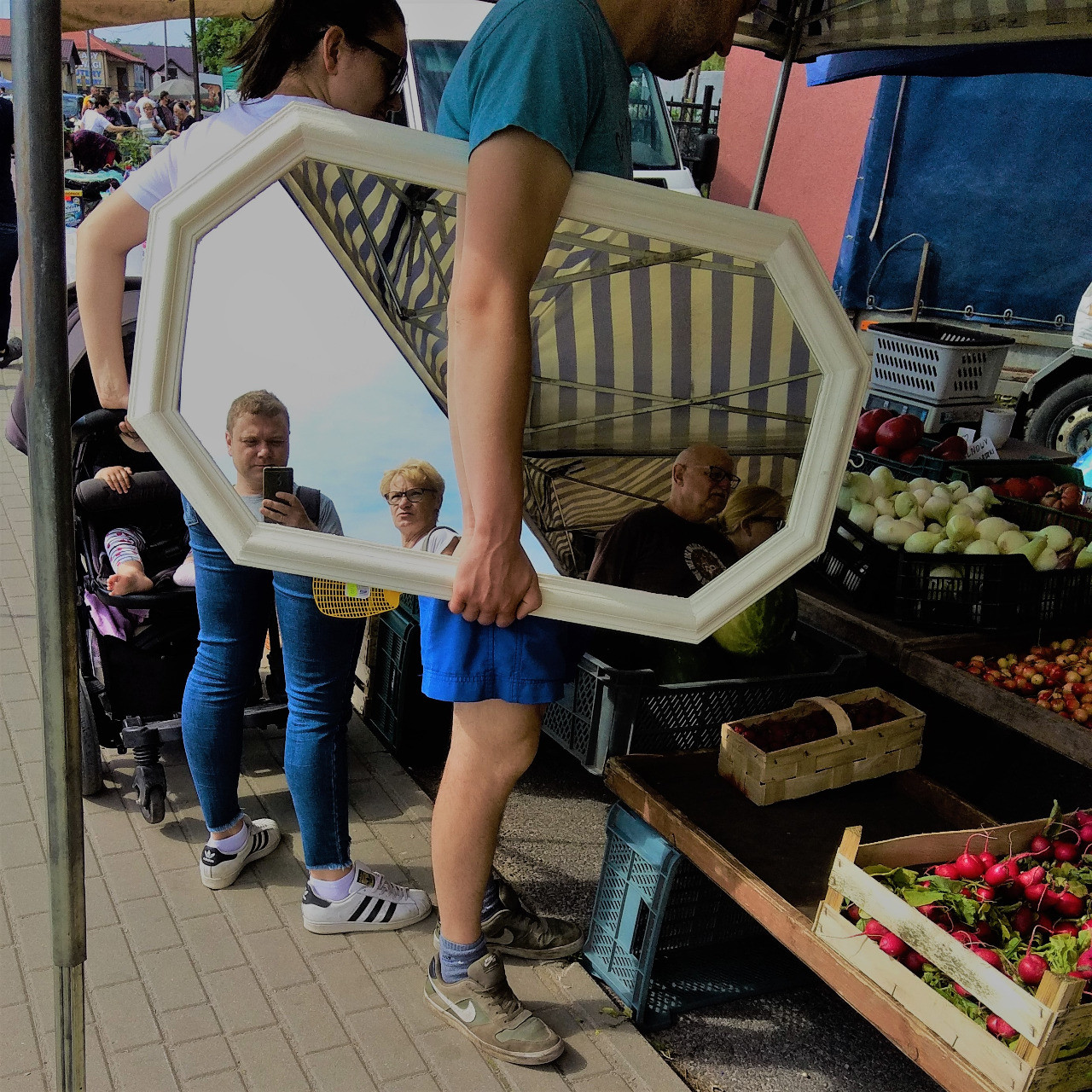 meet me at the mirrored market place